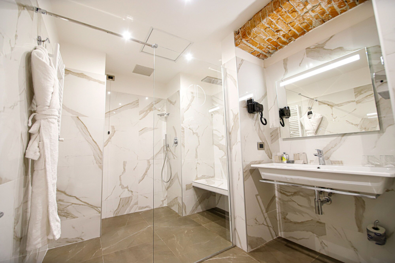 Bathroom 4, Hotel Diplomatic, Torino