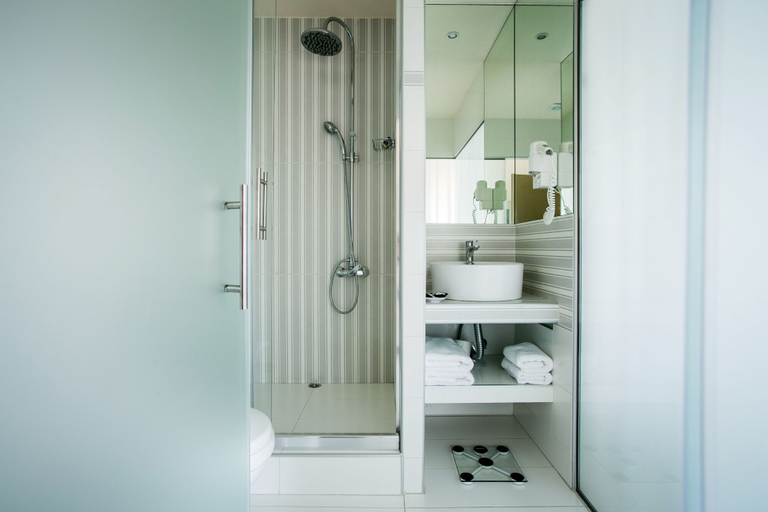Bathroom 4, Sofokles, Thessaly