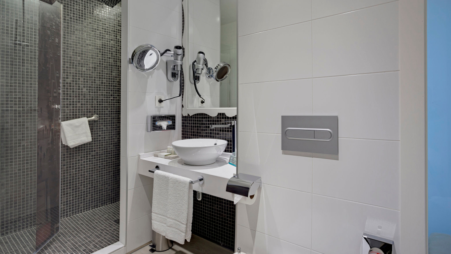 Bathroom 4, Hotel Indigo MADRID - GRAN VIA by IHG, Madrid