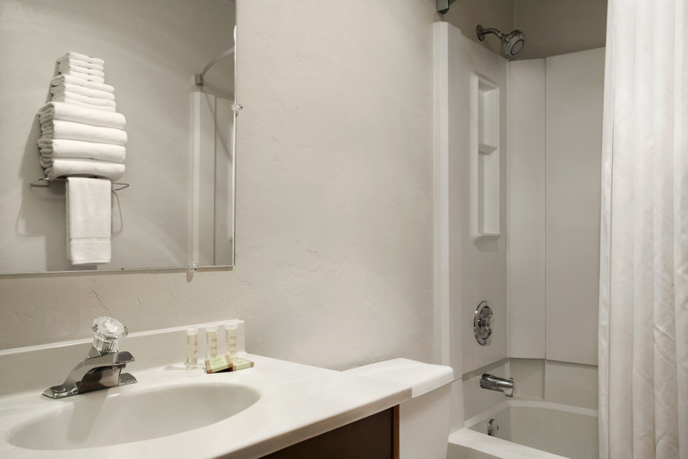 Bathroom 5, Super 8 by Wyndham Woodburn, Marion