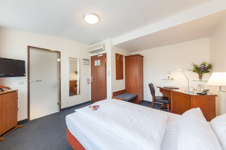 Bedroom 4, Hotel Flora Düsseldorf, Düsseldorf