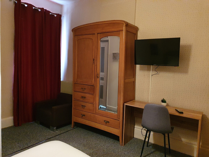Bedroom 3, Le Riviera, Allier