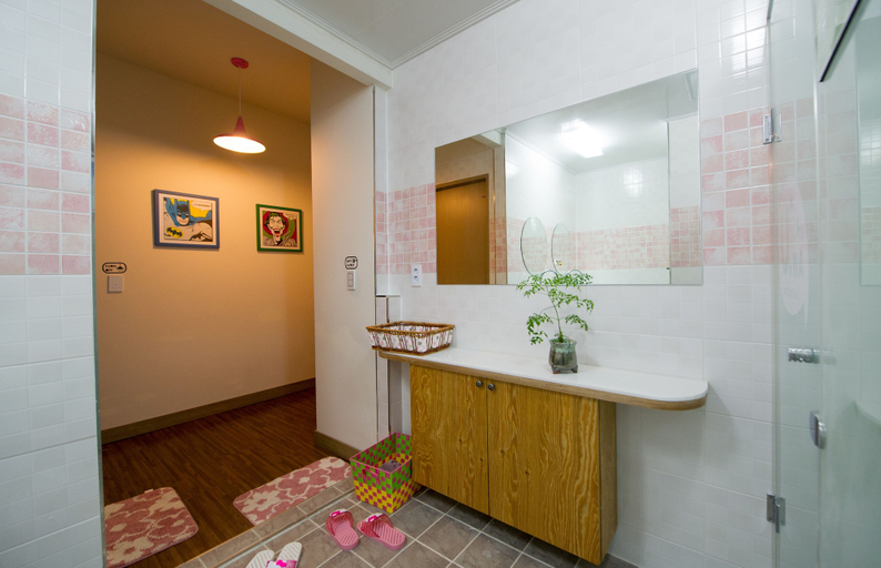 Bathroom 5, Uwa Guesthouse, Mapo