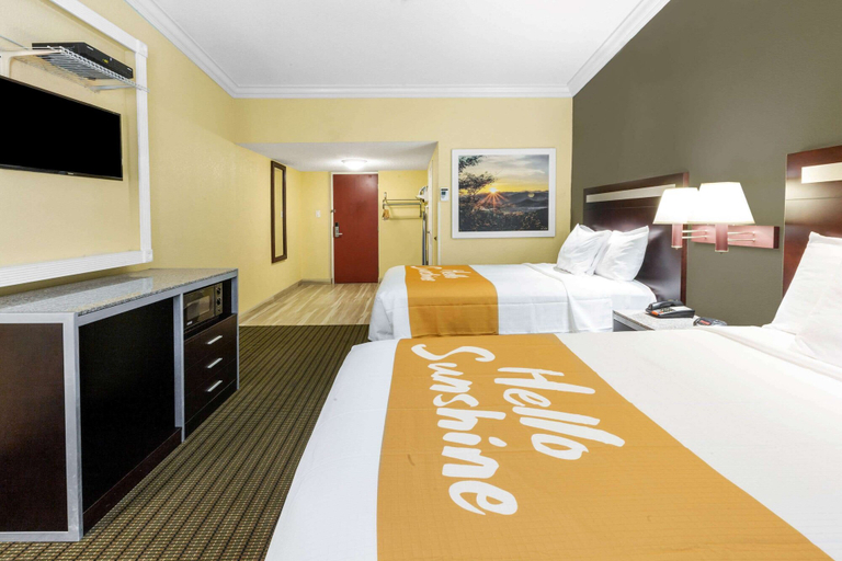 Bedroom 3, Days Inn by Wyndham Nanuet / Spring Valley, Rockland