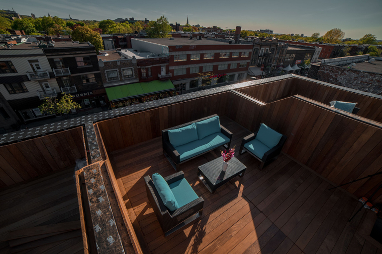Exterior & Views 28