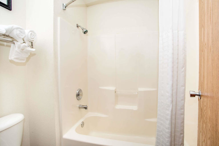 Bathroom 5, Super 8 by Wyndham Kremmling, Grand