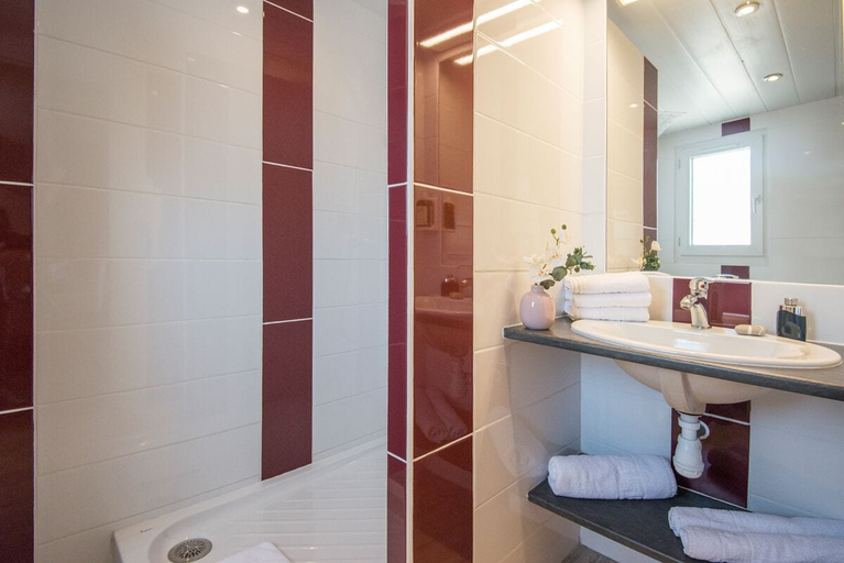 Bathroom 4, Hotel du Forum, Vaucluse