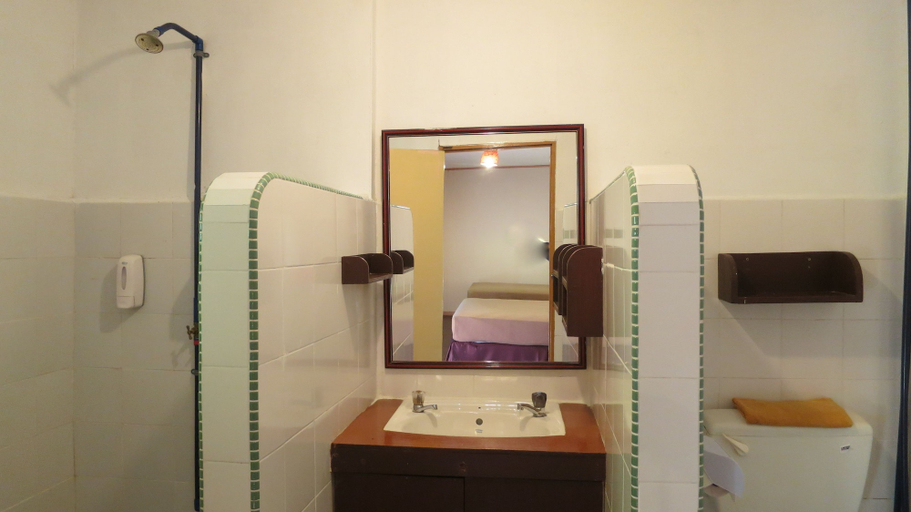 Bathroom 5, Mile 36 Lodge, Ranau