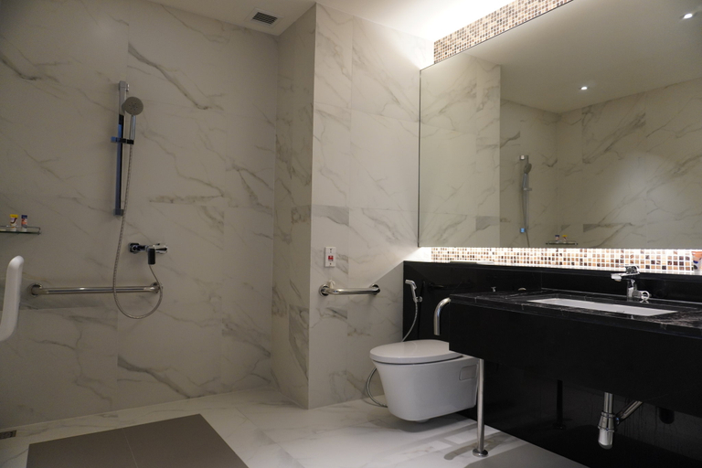 Bathroom 5, Vignette Collection SINDHORN MIDTOWN HOTEL BANGKOK by IHG, Pathum Wan