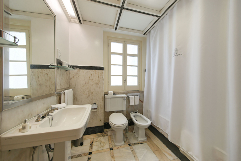 Bathroom 5, Hotel Britania Art Deco, Lisbon