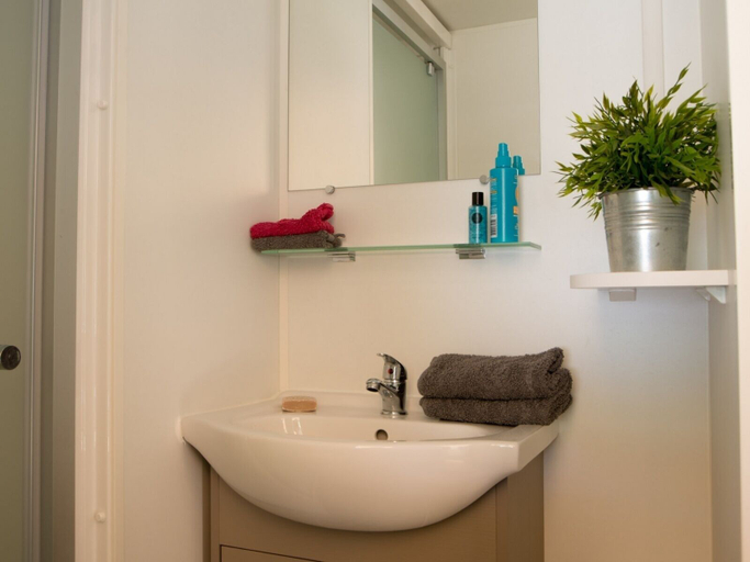 Bathroom, Camping Abri de Camargue, Gard