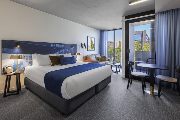 Bedroom 2, Oaks Melbourne St Kilda Road Hotel, Melbourne