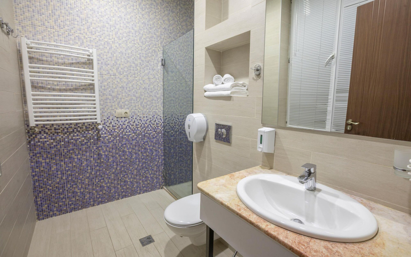Bathroom 3, Park Hotel Tskaltubo - Balneo Resort, Tskaltubo