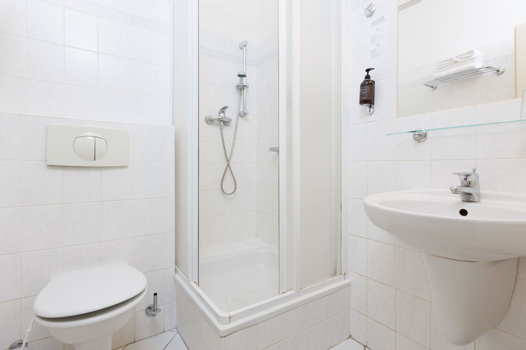 Bathroom 4, Orea Spa Hotel Bohemia, Cheb