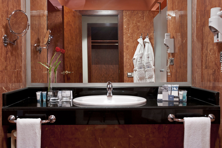 Bathroom 4, Eurostars Las Claras, Salamanca
