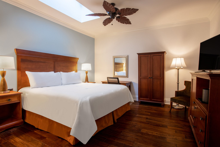 Bedroom 3, voco ST. JAMES HOTEL by IHG, Orleans