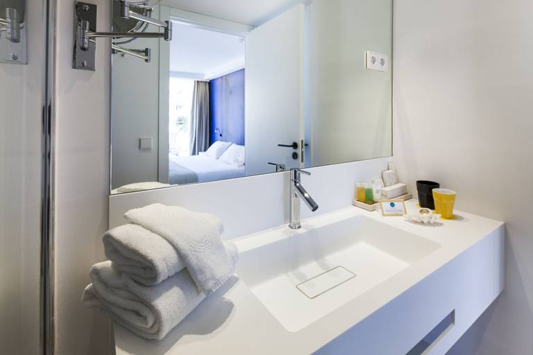 Bathroom 5, Sud Ibiza Suites, Baleares