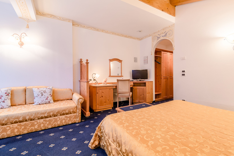 Bedroom 3, Pineta Pastry Hotel, Belluno