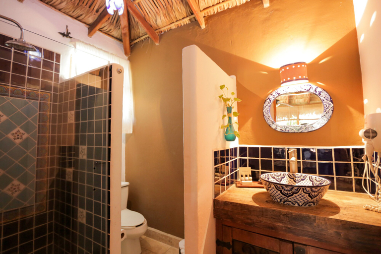 Bathroom 4, The Bungalows Hotel, La Paz