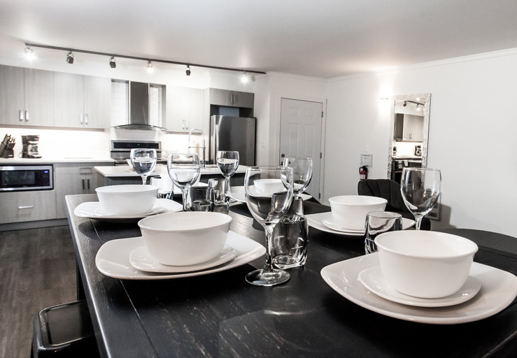 Food & Drinks, Novlan Suite by Revelstoke Vacations, Columbia-Shuswap