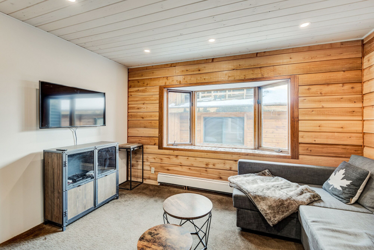Others 4, Rocky Mountain House - Sleeps 23, Division No. 15