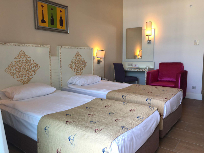 Bedroom 4, Crystal Admiral Aqua Collection, Manavgat