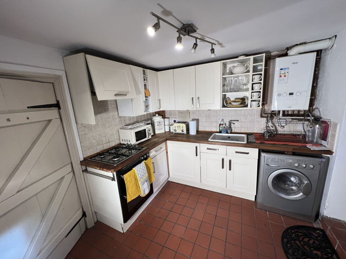Others 5, 2 Bed Cottage - Sleeps 4 - Pets - Parking, Calderdale