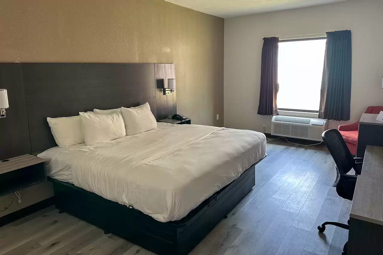 Bedroom 4, Quality Inn Hazlehurst, Copiah