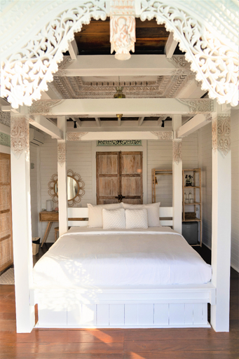 Mambo Hill Resort Room Type - Deluxe Double Room with Sea View