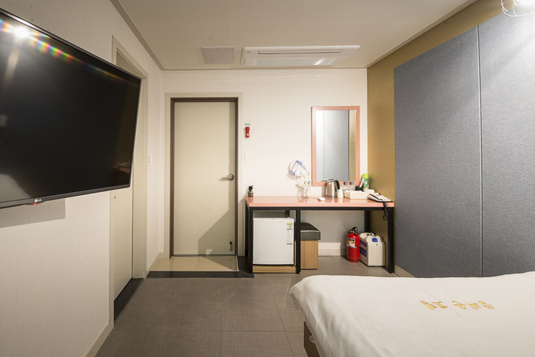 Bedroom 2, Champion Hotel Jeju, Jeju