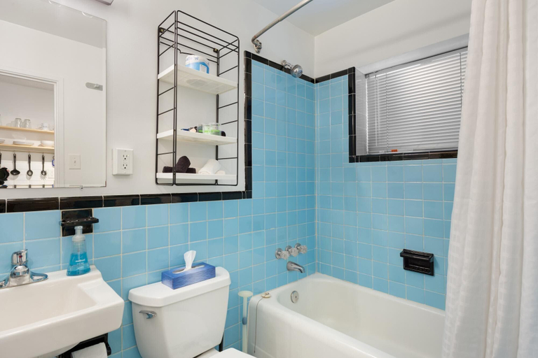 Room 2, CCD Convenient Studio Only Blocks From Piedmont Hospital, Atlanta