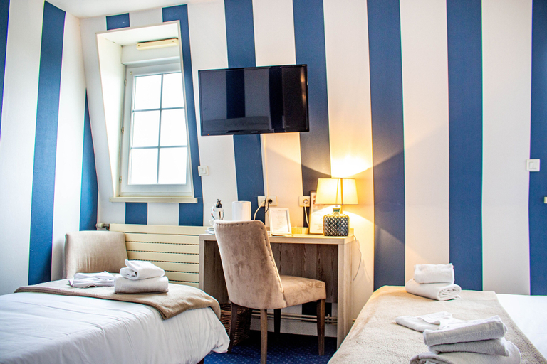Bedroom 2, Hôtel du Port et des bains, Somme