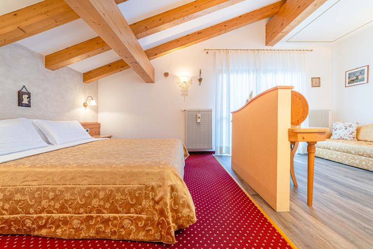 Bedroom 3, Pineta Pastry Hotel, Belluno