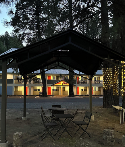 Food & Drinks, Crater Lake Gateway - Highway 140, Klamath
