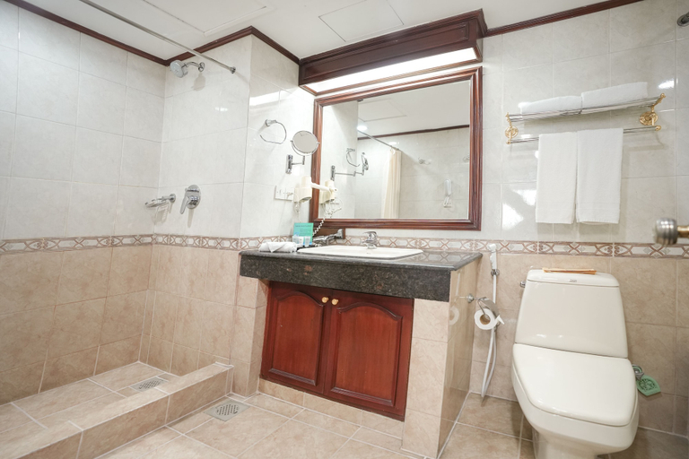 Bathroom 5, Hotel Sarina, Dhaka