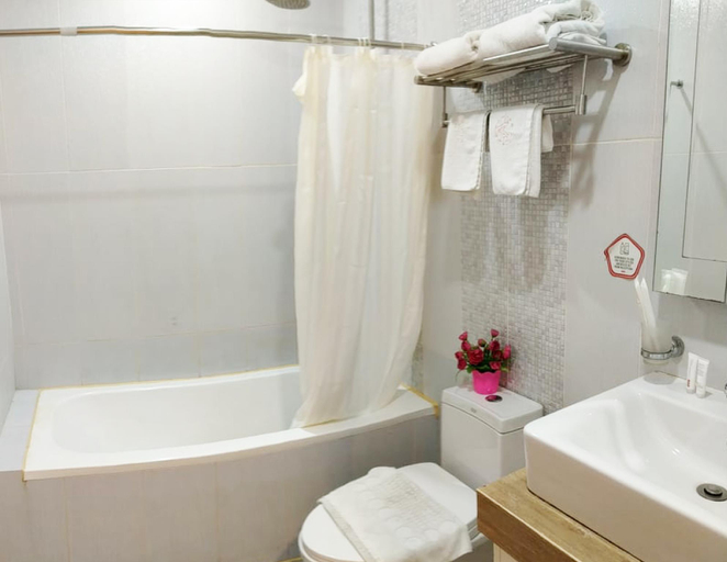 Bathroom, AMORE HOTEL - PREMIUM 1, Muntinlupa