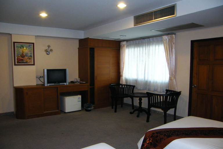 Bedroom 3, Grand Leo Hotel, Muang Sing Buri
