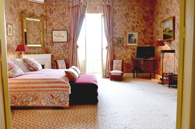 Bedroom, Château Lagrave Béchade, Lot-et-Garonne