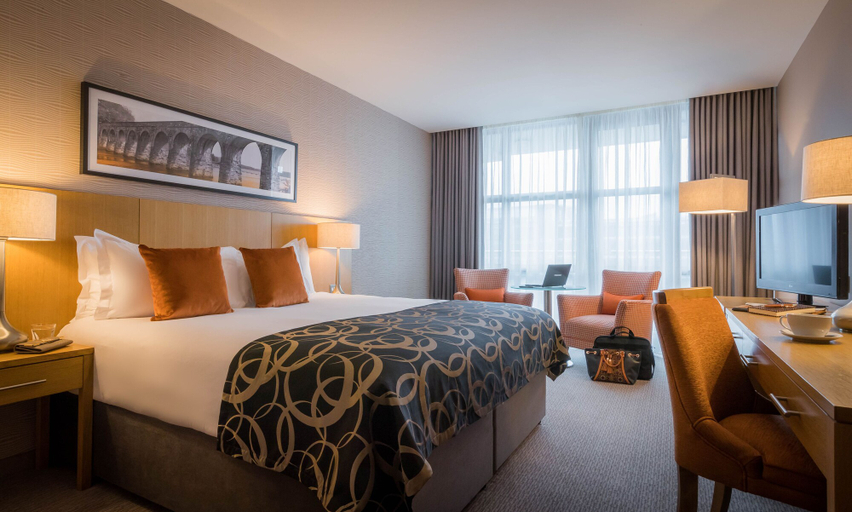 Bedroom 2, Clayton Hotel Dublin Airport, Dublin