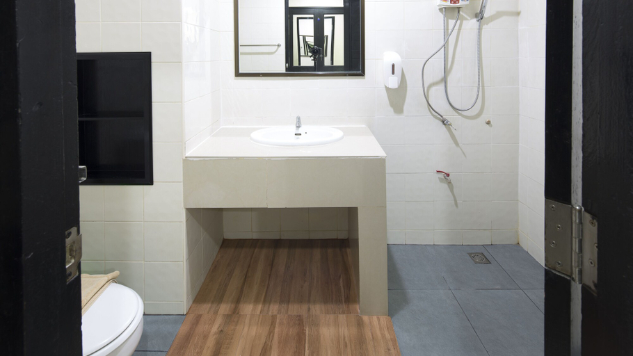 Bathroom 4, Araya Hotel, Muang Uttaradit
