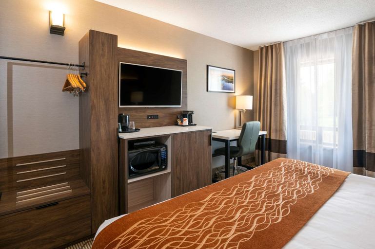Bedroom 3, Comfort Inn Lakeshore, Nipissing