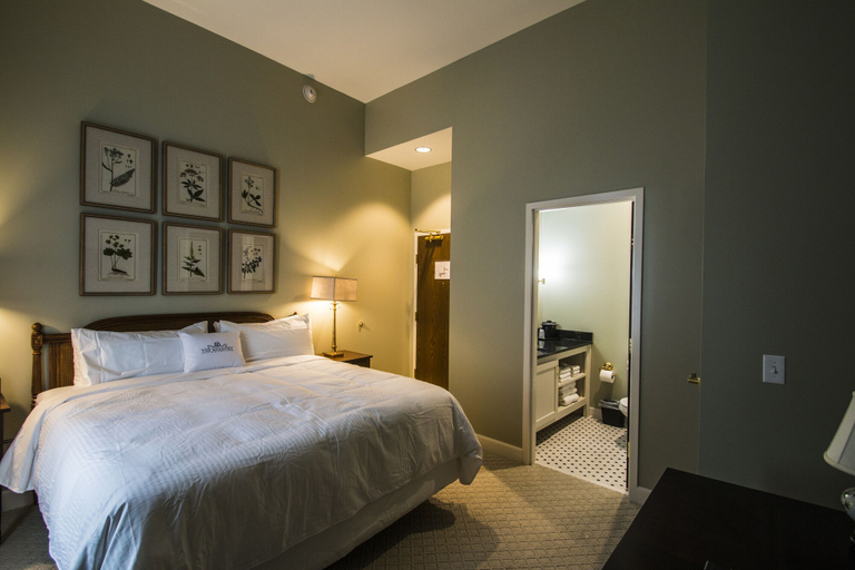 Bedroom 3, The Meadows Hotel, Obion