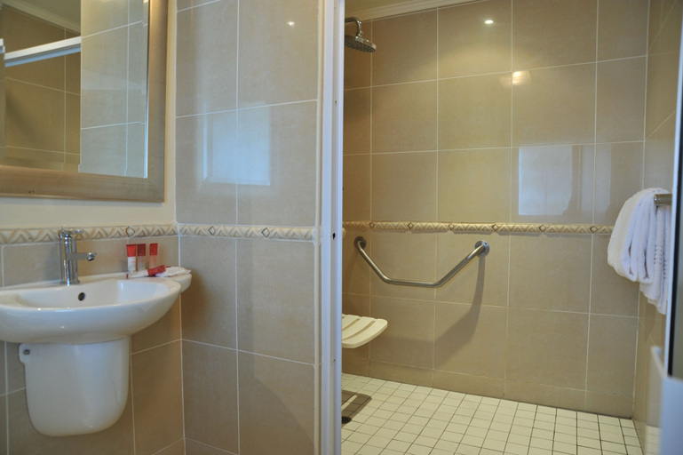 Bathroom 4, Cresta President, Gaborone