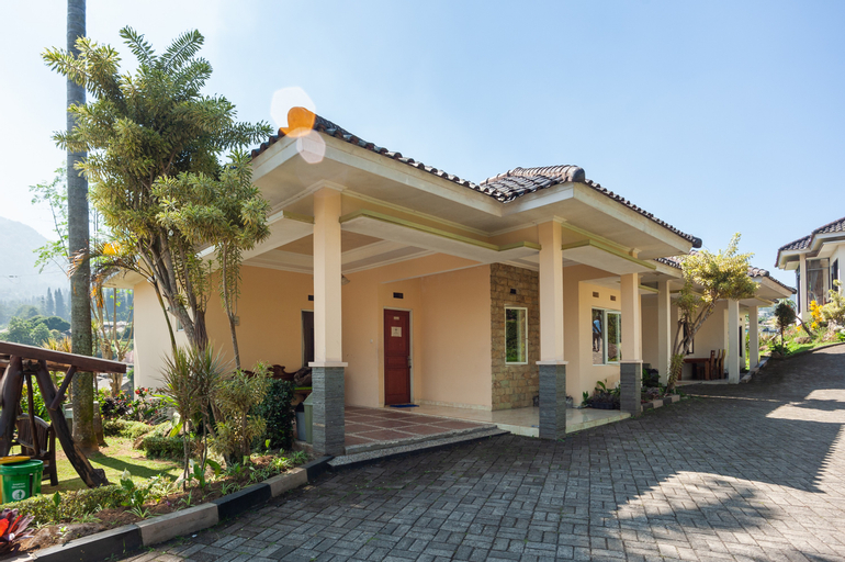 Exterior & Views 2, Urbanview Resort Syariah Khansa Cisarua Puncak, Bogor