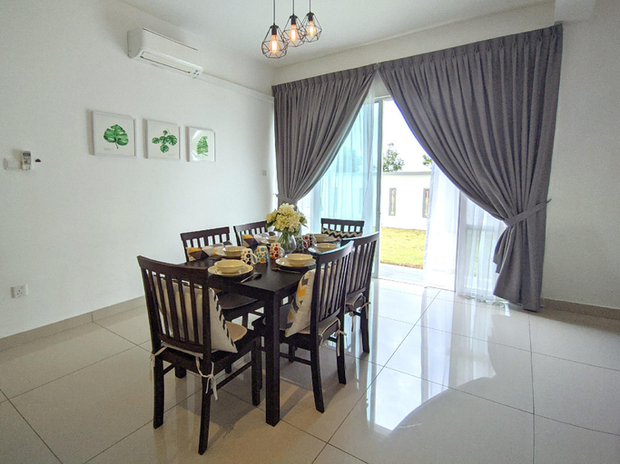 Public Area, Hom Villa 5rm 12-22px Wifi/Netflix/BBQ/SteamBoat, Kota Tinggi