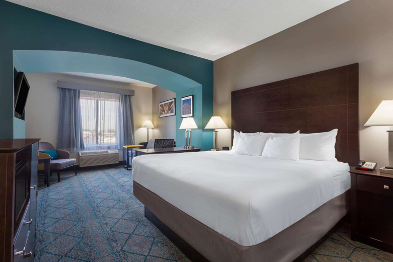 Bedroom 3, La Quinta Inn & Suites by Wyndham Columbus West - Hilliard, Franklin