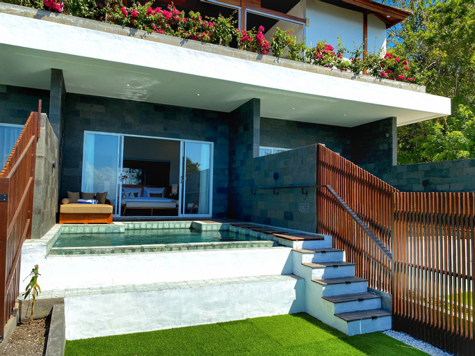Exterior & Views 13
