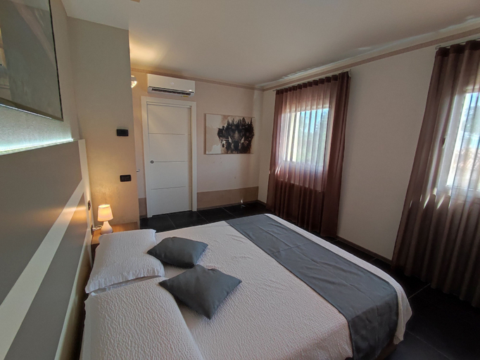 Bedroom 4, Therra Lodge, Treviso
