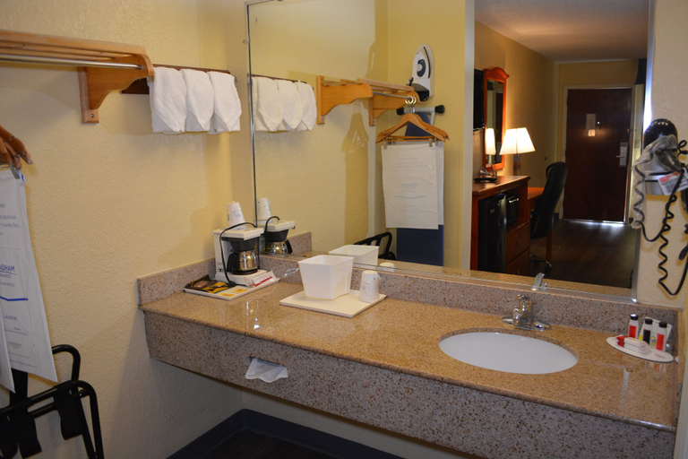 Bathroom 4, Days Inn by Wyndham Jacksonville NC, Onslow