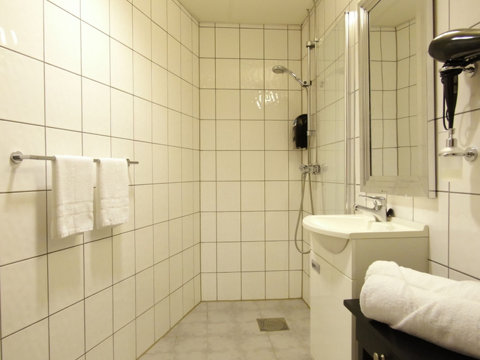Bathroom 5, Arctic Inn, Gratangen